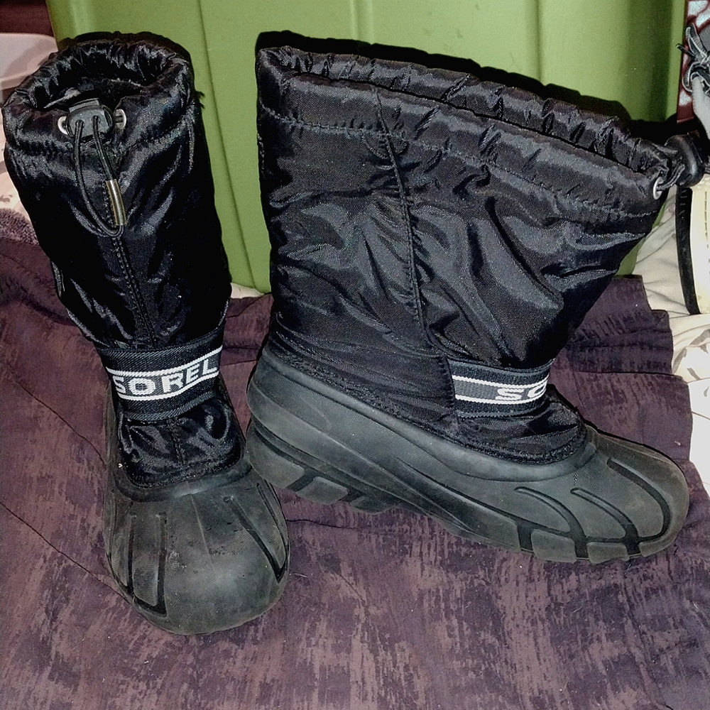Youth Sorel snow boots